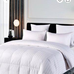 - Royal hotel Goose down comforter king calking